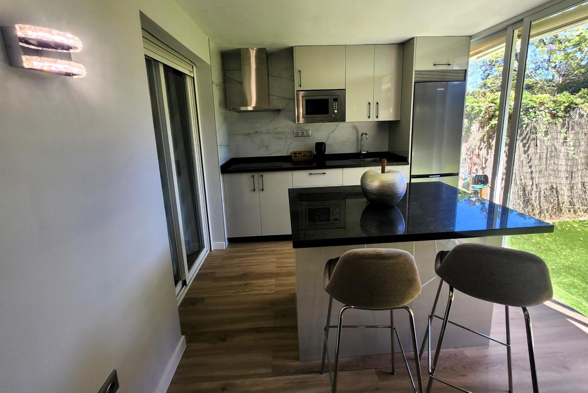 Ansa Beach Apartment - Cabopino, Marbella - Garden Level Exteriör bild